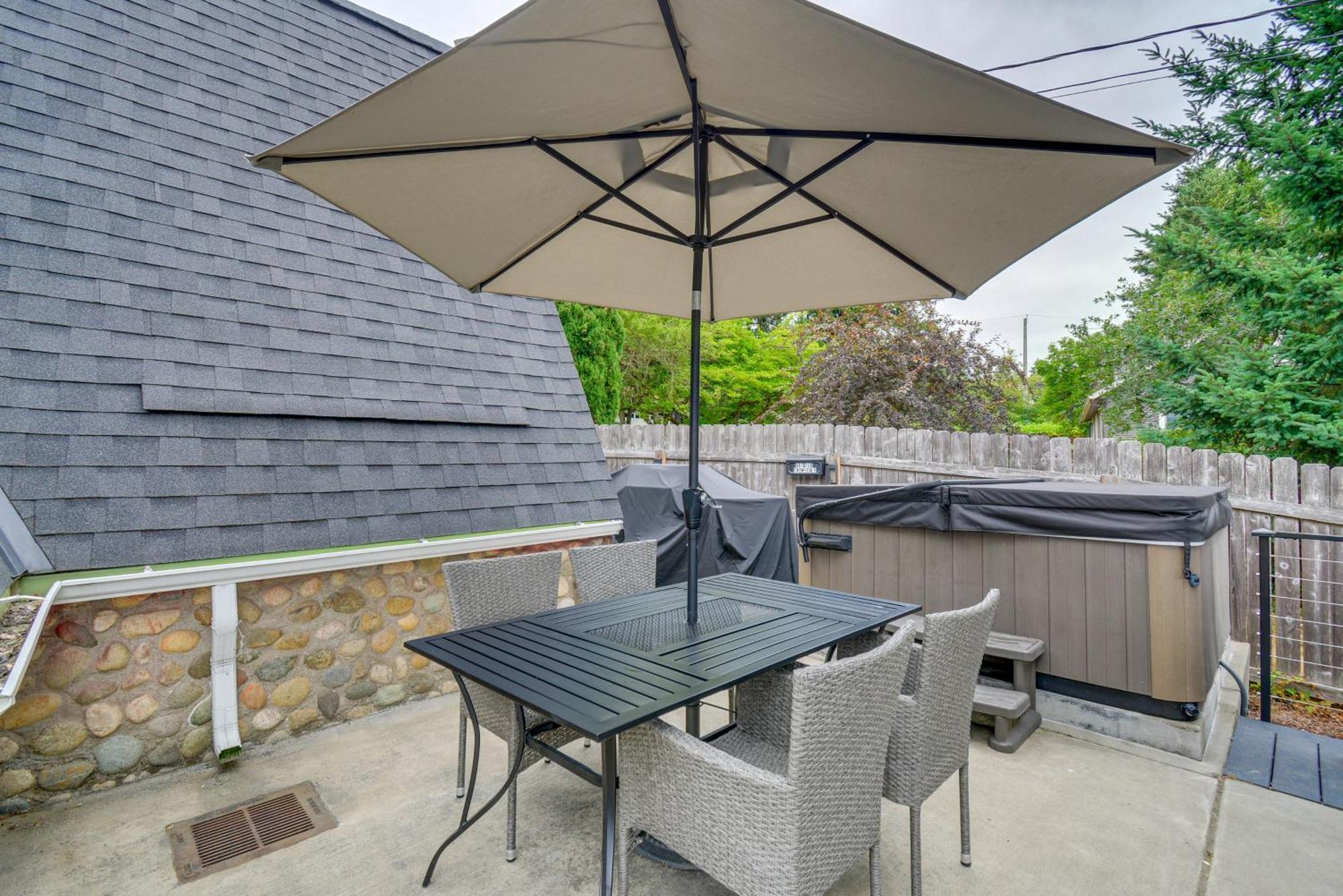 Puget Sound Cabin With Hot Tub And Water Views! Bremerton Luaran gambar